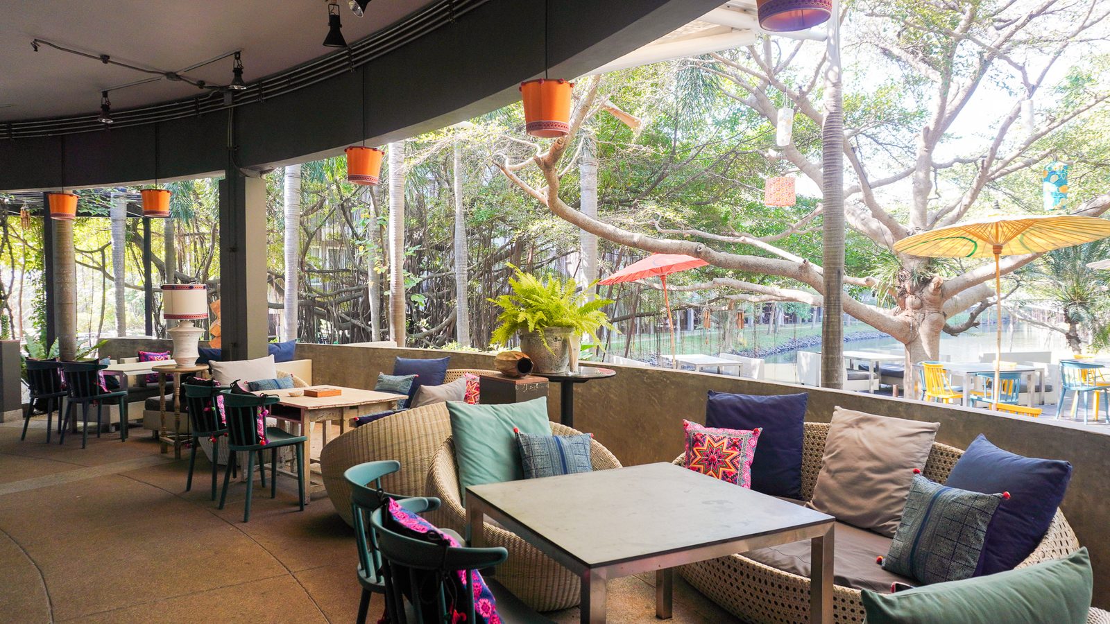 มุมนั่งเล่นคาเฟ่ Leela Cheva ที่เดอะลีลา รีสอร์ท แอนด์ สปา พัทยา